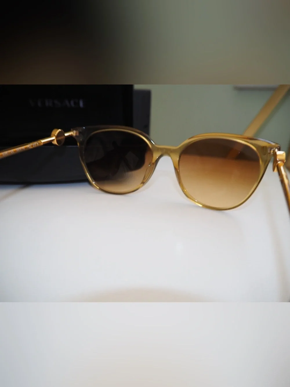 VERSACE Honey Amber Gold Medusa Medallion Cat Eye Sunglasses with Case & Box